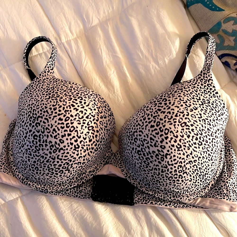 Body by Victoria, perfect shape padded underwire bra, 38DD.